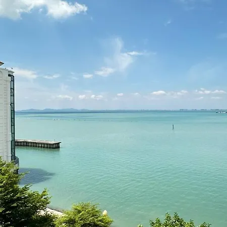 Straits Quay 1 Bedroom Elegant Suite - Infinity Seaview